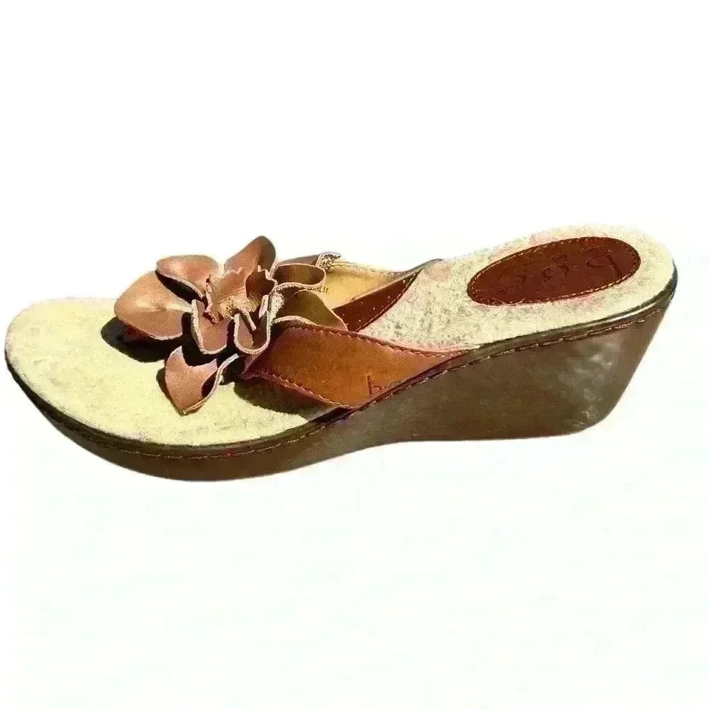 Børn b.o.c Womens Size 8 Wedge Sandals Leather Brown Flower Shoes Thong Preowned - Picture 4 of 6